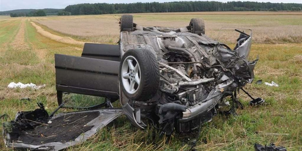 Pijacki rajd BMW. Zobacz, co zostało z auta!