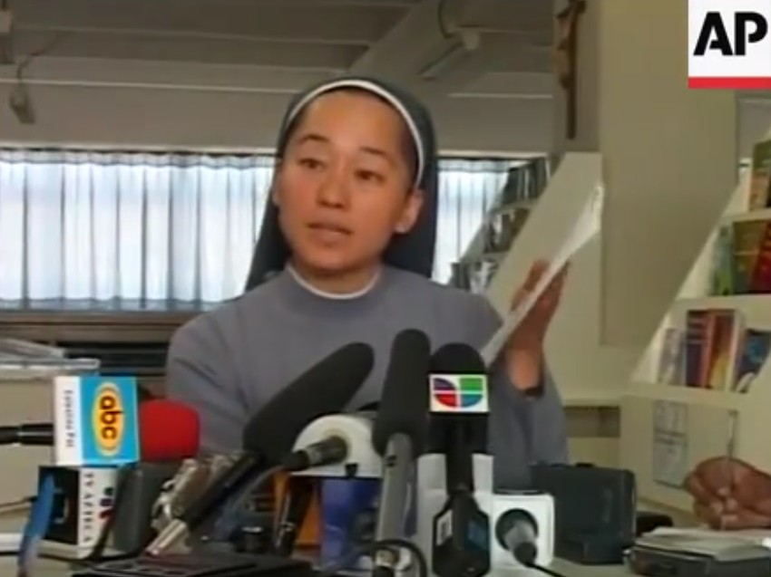 Sestra Čeong u obraćanju medijima