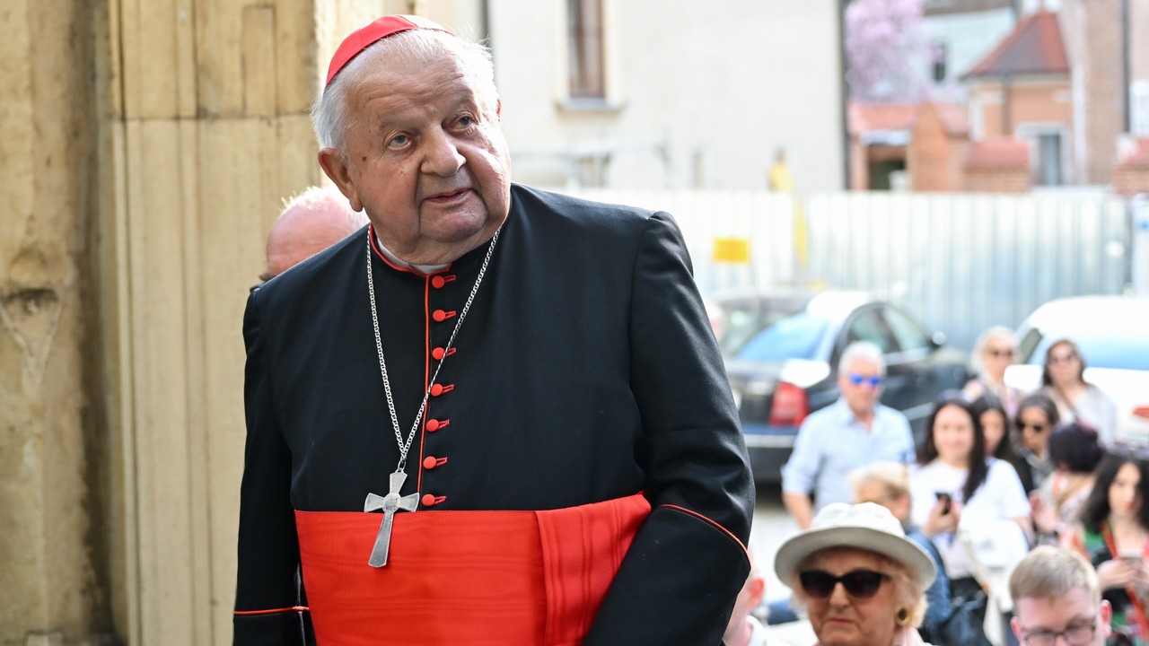 Przesłuchanie kardynała Stanisława Dziwisza. Sprawa po raz kolejny odwołana