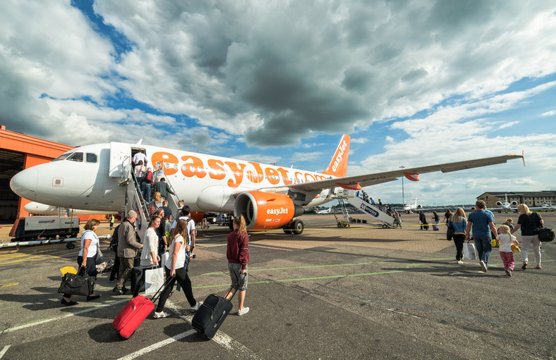 Samolot easyJet na lotnisku Londyn Luton