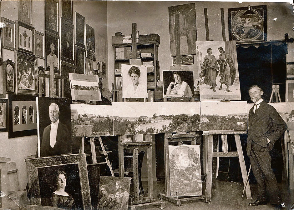 Uroš Predić u svom beogradskom ateljeu