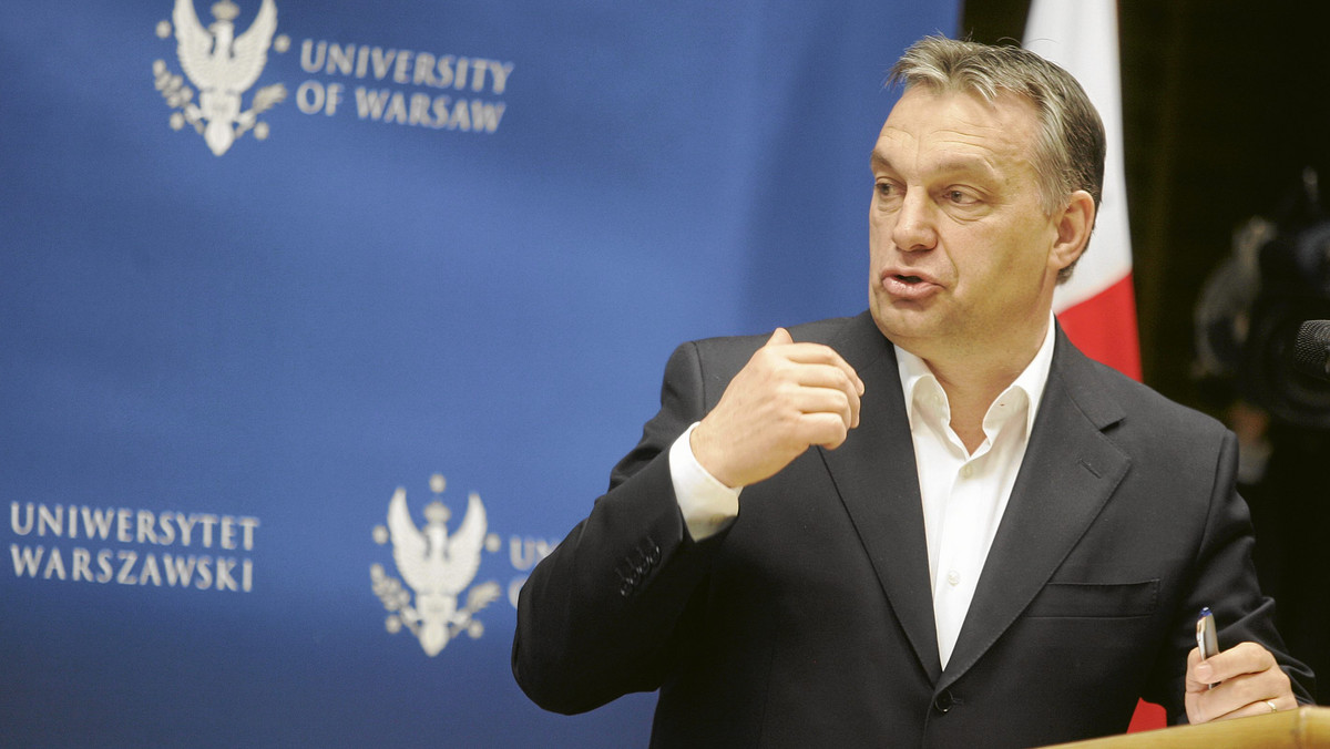 — Wiktor Orban wpisuje się w linię polityki rosyjskiej w rezultacie dążenia do innego celu, którym jest rozciągniecie władzy Węgier na część Ukrainy. Orban swoim postępowaniem, programem, żądaniami sprzyja polityce Kremla, ale niekoniecznie na polecenia Kremla — mówi Onetowi dr Grzegorz Kostrzewa-Zorbas. Specjalista ds. stosunków międzynarodowych z Wojskowej Akademii Technicznej podkreśla jednak, że celem Orbana nie jest przesunięcie węgierskich granic.