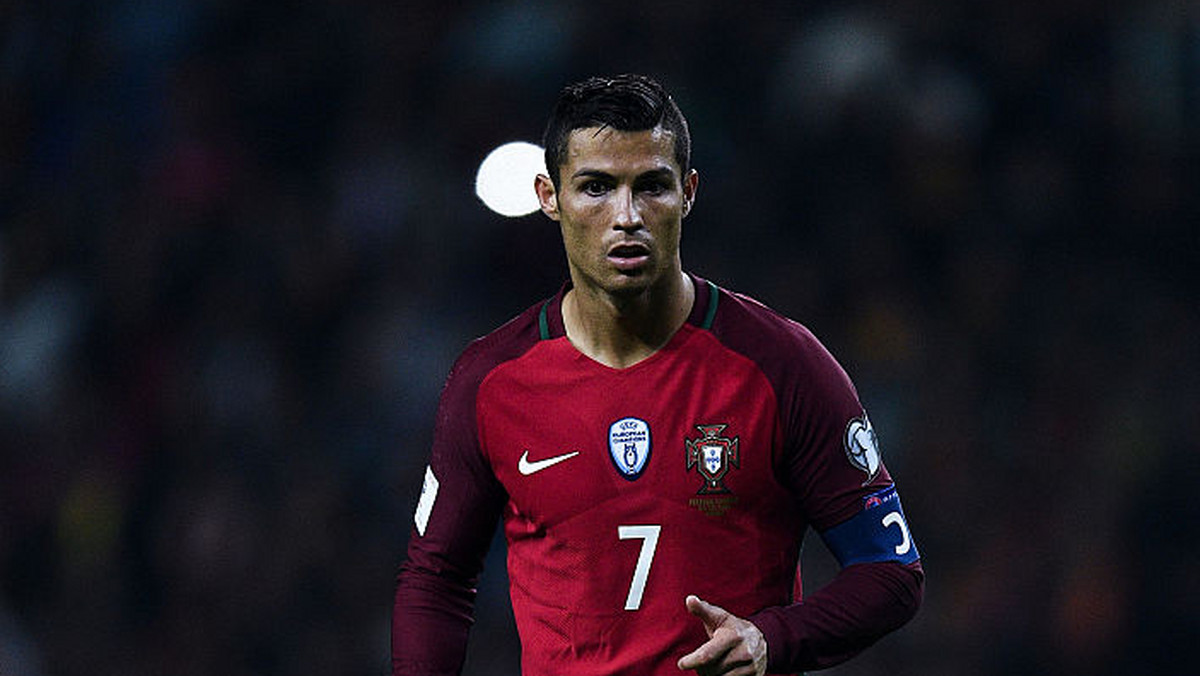 W spotkaniu Portugalii przeciwko Wyspom Owczym Cristiano Ronaldo strzelił tylko jedną bramkę, ale kilka dni temu w starciu z Andorą aż czterokrotnie pokonał bramkarza rywali. Tych wyczynów postanowiła pogratulować mu Legia Warszawa, zaczepiając go w kontekście meczu Ligi Mistrzów, który mistrz Polski zagra z Realem Madryt.