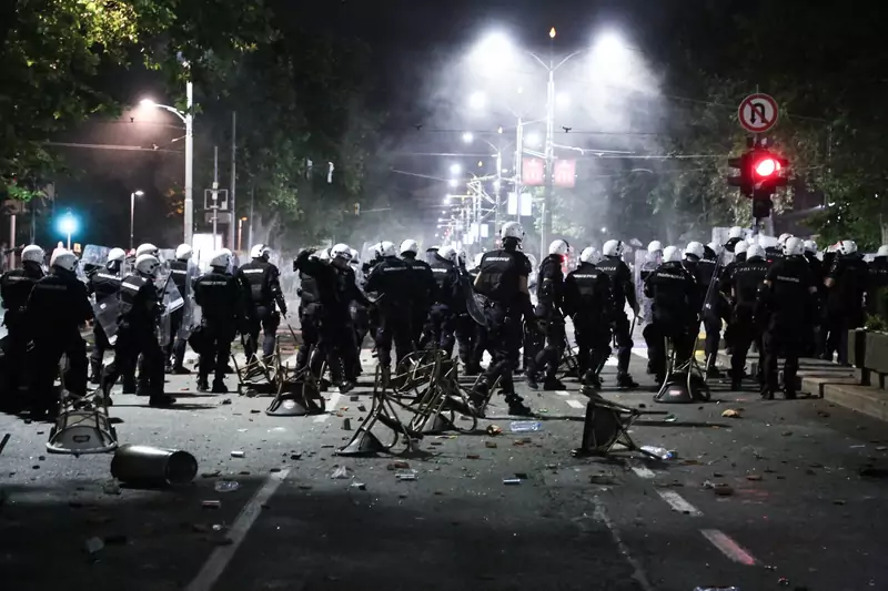 Protesty w Belgradzie po wprowadzeniu godziny policyjnej