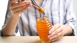 najgorsze miejsce do przechowywanie miodu. pszczelarz ostrzega