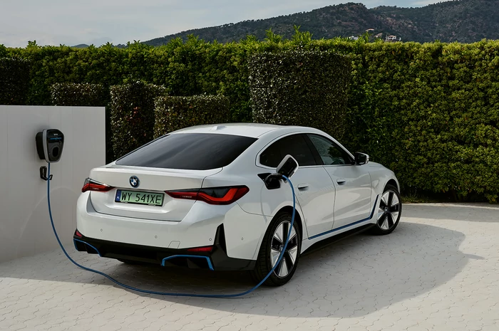 BMW i4