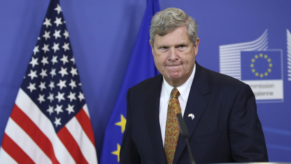 Umowa o wolnym handlu między UE a USA powinna znieść nie poparte dowodami naukowymi bariery m.in. w handlu uprawami GMO - uważa sekretarz stanu USA ds. rolnictwa Tom Vilsack. UE zapowiada, że w efekcie tej umowy nie zmieni swojego prawa dot. bezpieczeństwa żywności.