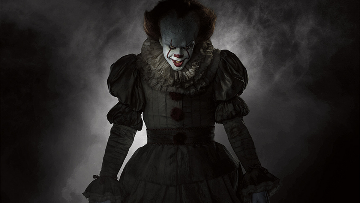 Twórcy nowej wersji filmu "It" na podstawie powieści Stephena Kinga zaprezentowali zdjęcie kostiumu klauna Pennywise, głównego czarnego charakteru historii.