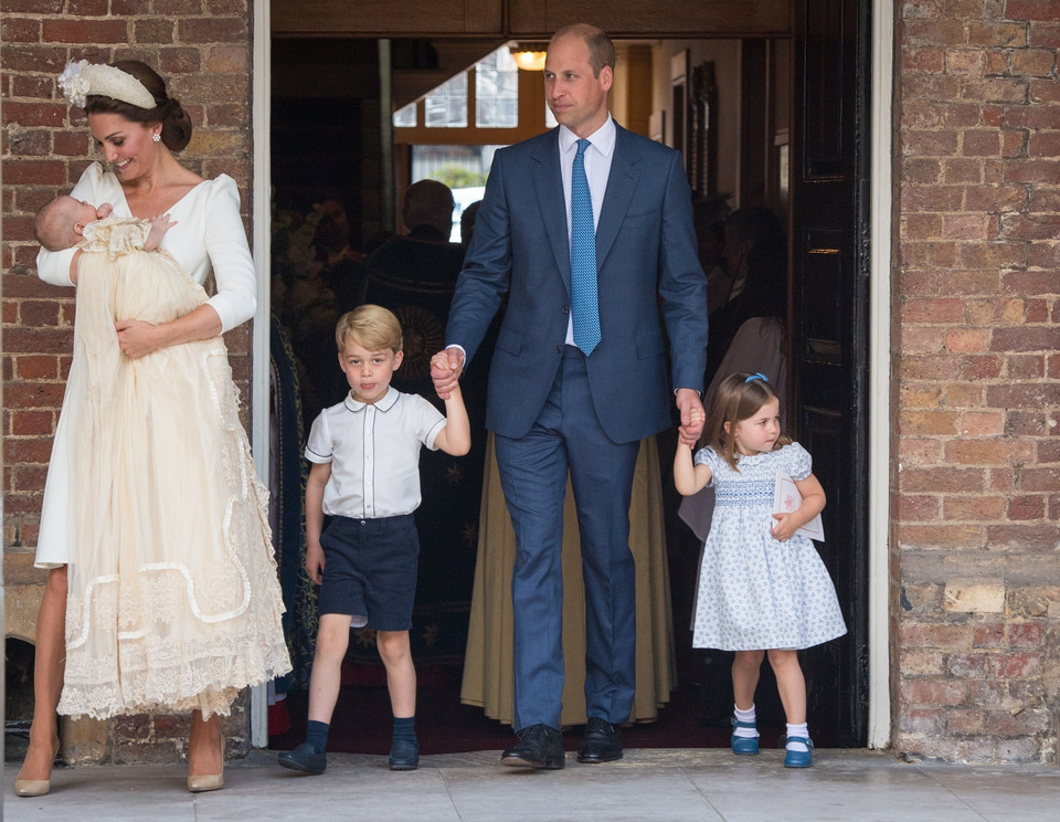 Książę George i księżniczka Charlotte na chrzcie młodszego brata. Co za słodziaki!