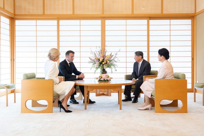 Brižit i Emanuel Makron sa carem Japana i njegovom suprugom
