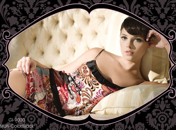 Ashley Greene udowadnia, że to co zakryte bywa ciekawsze, niż to co odsłonięte