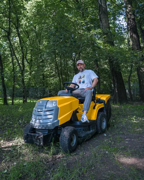 Nadal jesteśmy w Warszawie, ale w zielonej okolicy - tu Sokół czuje się dobrze jak w mieście