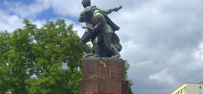 Pomnik "czterech śpiących" do magazynu. Rosja czeka na wyjaśnienia