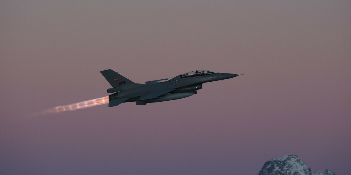 Myśliwiec F-16 (zdjęcie ilustracyjne).