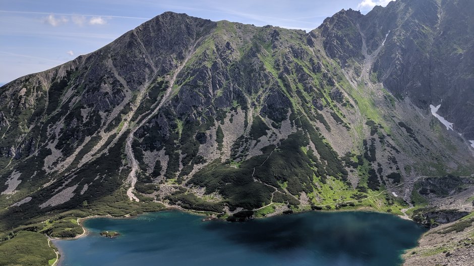 Widok na Czarny Staw Gąsienicowy. Czerwiec 2019. 