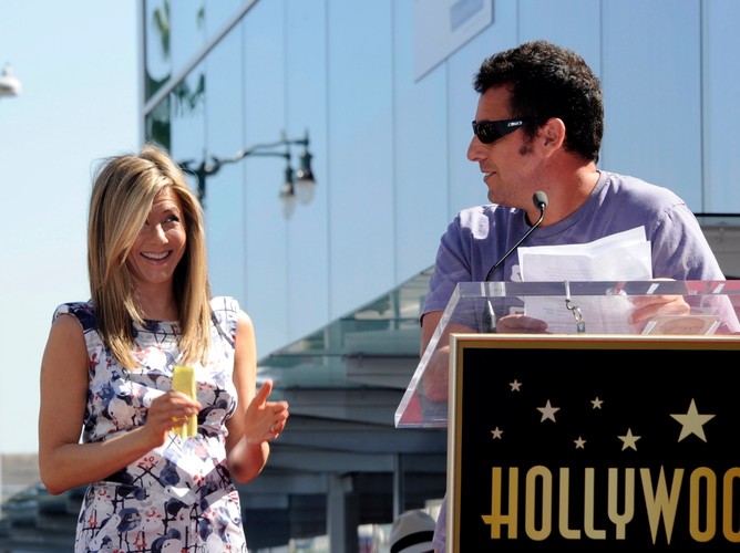 Razem z aktorką świętowali w środę jej wierni fani i przyjaciele, wśród których znalazł się Adam Sandler