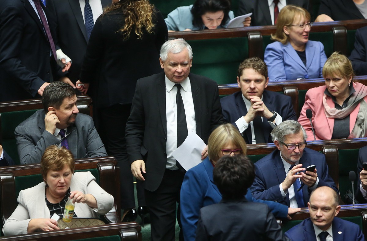 Jarosław Kaczyński i politycy PiS w Sejmie