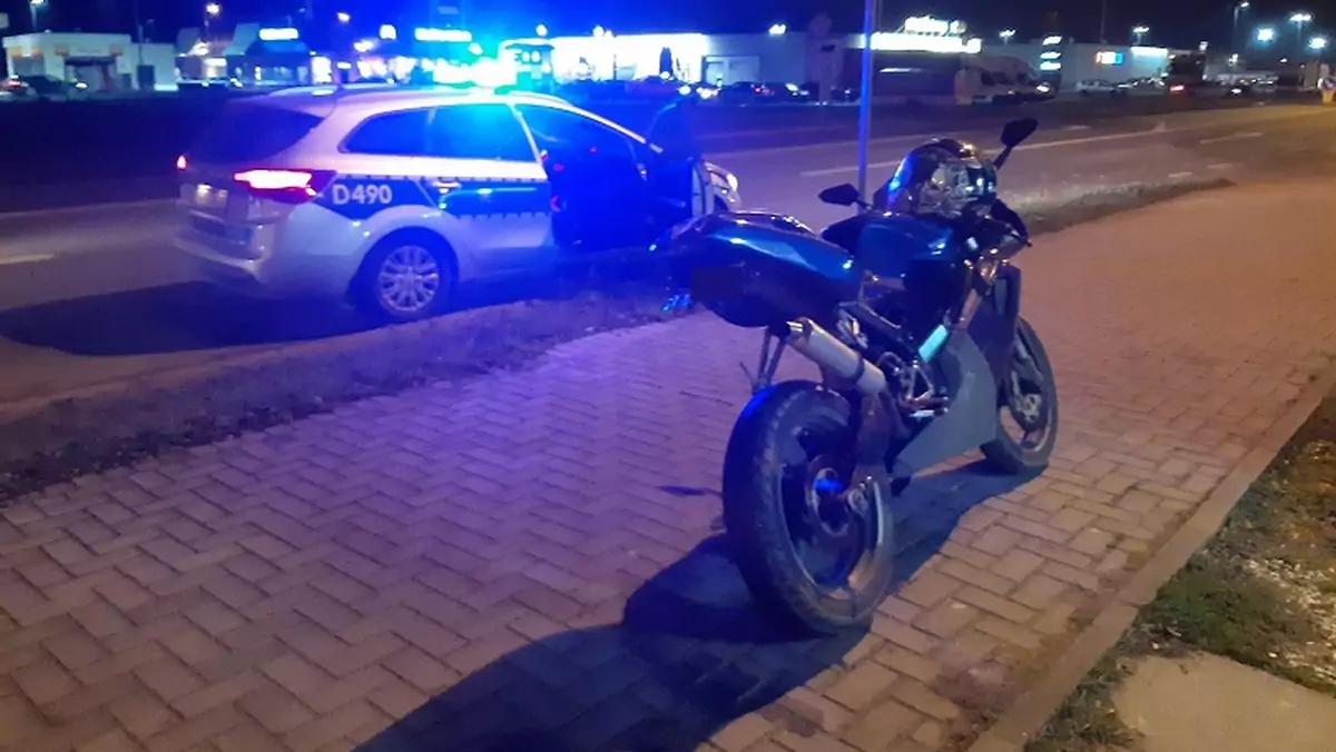 Chciał zakończyć sezon motocyklowy, paląc gumę na chodniku