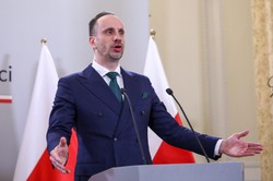 "Ustawa antyrobakowa". Tak uzasadnia to Janusz Kowalski