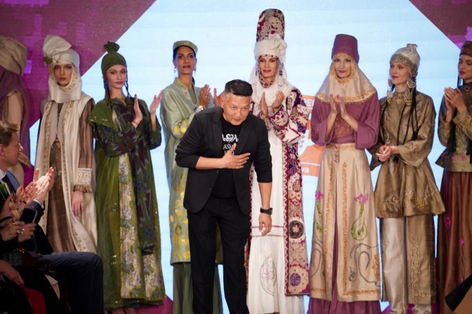 Dizajner Ajdarhan Kalijev dočarao kakvu moć tradicija ima u svetu mode
