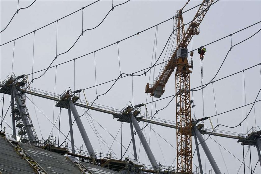 Iglica już na Stadionie Narodowym