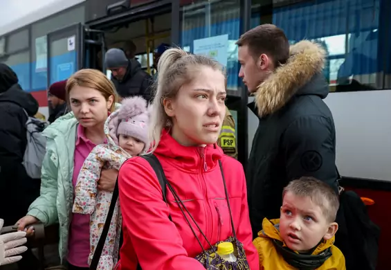 Darmowa komunikacja miejska i pociągi dla uchodźców z Ukrainy. Dołączają kolejne miasta [LISTA]