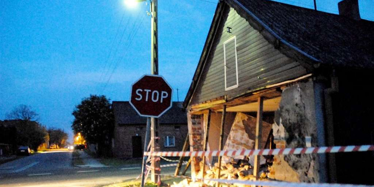 19-latek wbił się autem w dom. Nie żyje