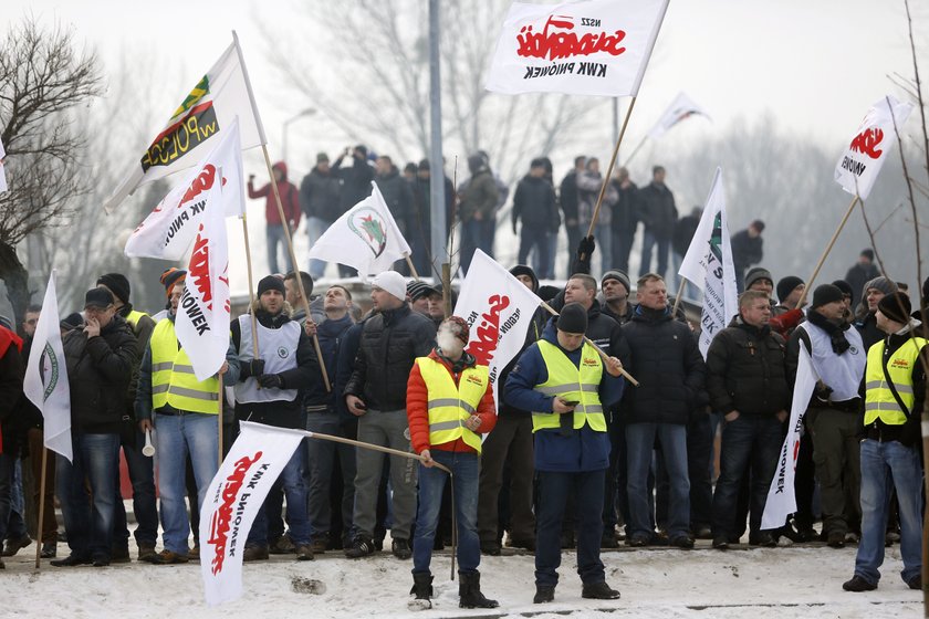 Rząd uległ górnikom