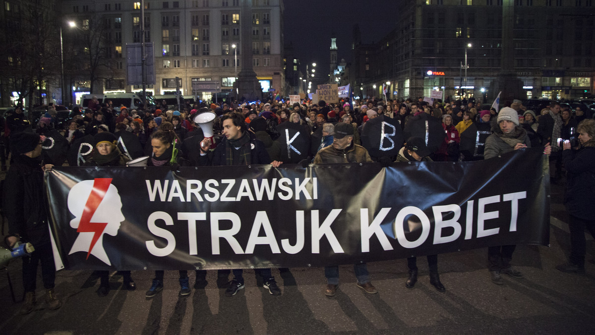 "Jesień średniowiecza": Strajk Kobiet w całej Polsce. Protesty w największych miastach