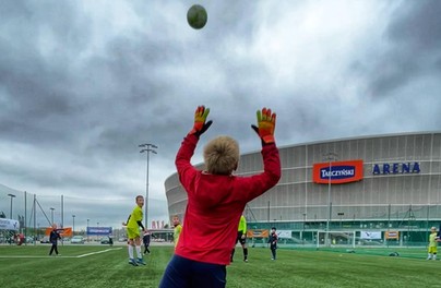 Lipiec na stadionie. Bezpłatne boiska i zabawa terenowa
