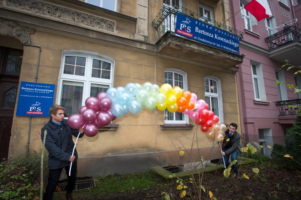 BYDGOSZCZ HAPPENING TĘCZA DLA POSŁA KOWNACKIEGO