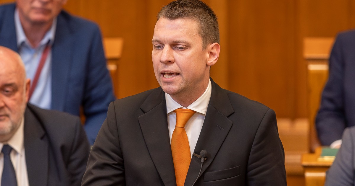 Bruti feltett néhány kérdést Menczer Tamásnak: erre a képviselő letiltotta őt a Facebookon