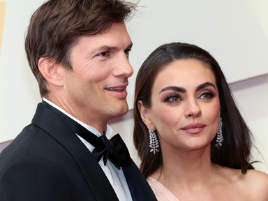 Ashton Kutcher és Mila Kunis közös táncától lángol az internet, a pár között 10 év után is csak úgy forr a levegő
