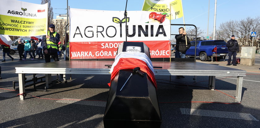 Komunikacyjny paraliż w Warszawie. Rolnicy zablokowali centrum