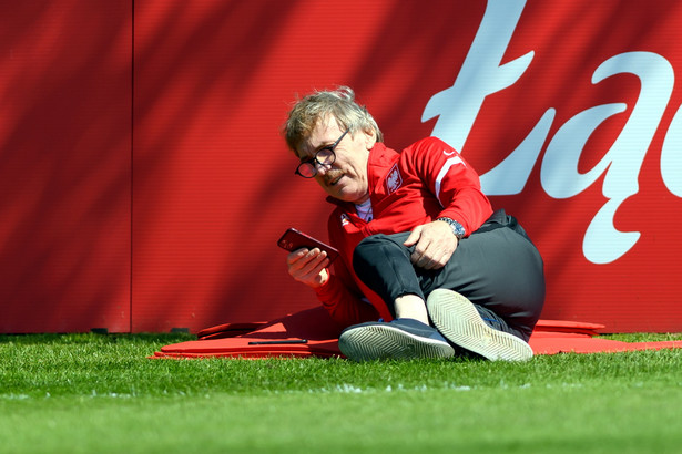 Prezes PZPN Zbigniew Boniek na treningu podczas zgrupowania piłkarskiej reprezentacji Polski, w ośrodku hotelu "Remes"