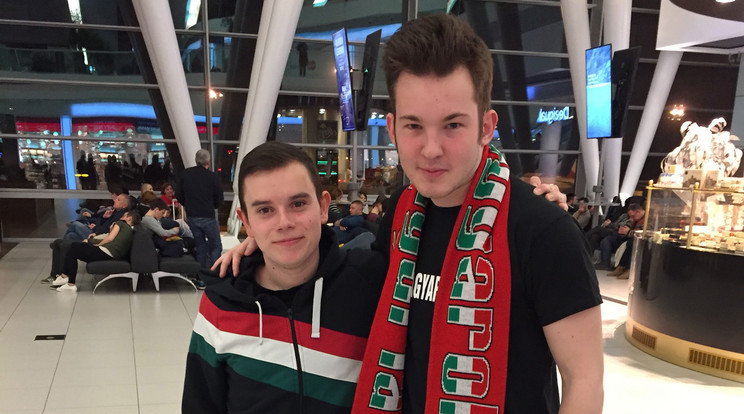 Tamás és Dominik (jobbra) először kíséri
el a csapatot külföldre