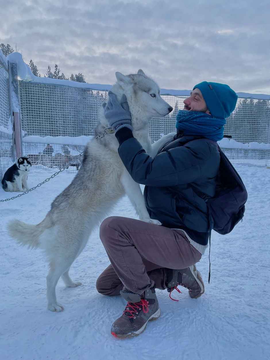 Aleksandar na farmi haskija