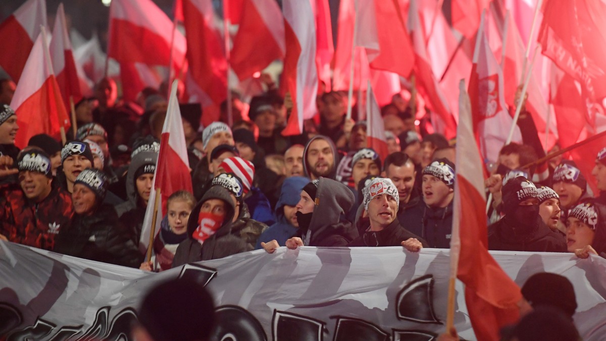 Uczestnicy marszu, zorganizowanego przez Stowarzyszenie Marsz Niepodległości