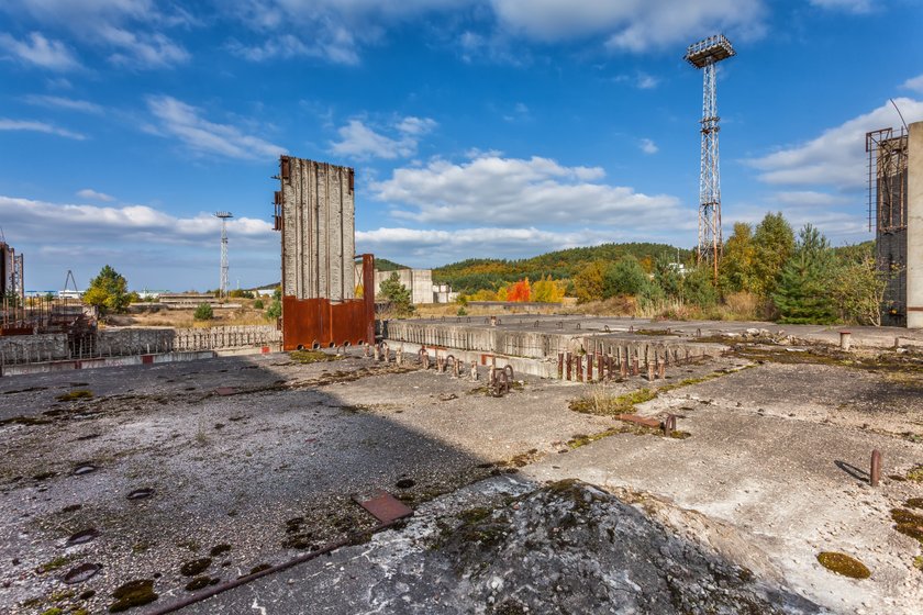 Ruiny fundamentów budynków elektrowni Żarnowiec