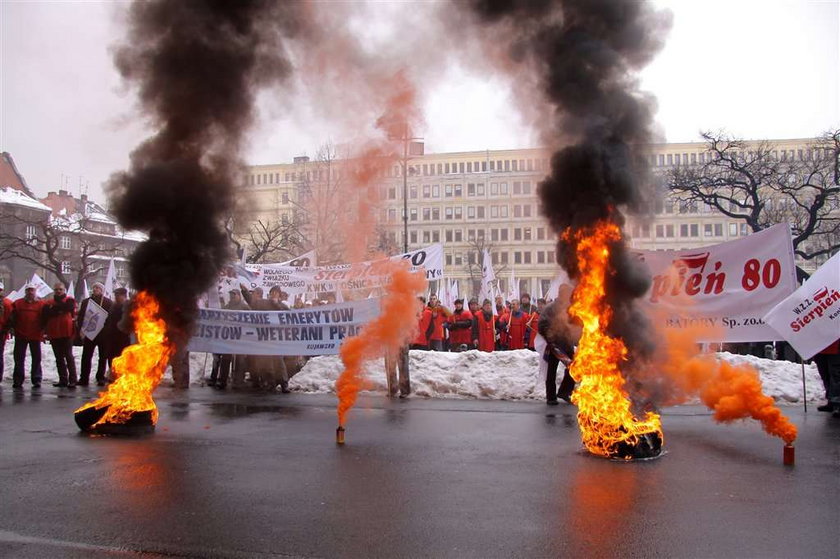 Opony płoną na demonstracjach