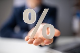 Waloryzacja 2026: minimalna emerytura w końcu powyżej 2 tys. zł? Mamy wyliczenia