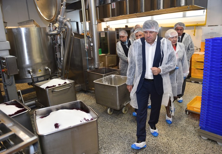 Wicepremier, minister gospodarki Janusz Piechociński zwiedza firmę 'U Jędrusia' w Wieliczce