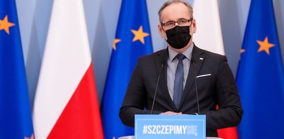 Polacy źle przyjęli nowe obostrzenia. W komentarzach pytają, dlaczego rząd nie zamknął kościołów?