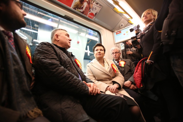 Otwarcie II linii metra PAP/Leszek Szymański

 W najbliższych planach jest przedłużenie oddanej dziś linii metra o kolejne przystanki w kierunku wschodnim i zachodnim. W dalszej perspektywie istnieją plany budowy trzeciej linii metra.