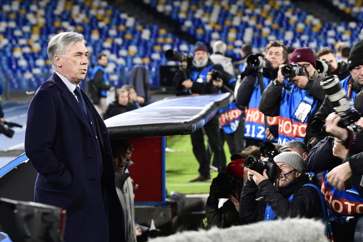 Po wygranej 4:0 w Lidze Mistrzów Napoli... zwolniło trenera Ancelottiego