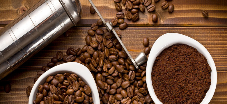 Młynek do kawy – lepiej wybrać model elektryczny czy ręczny? Rozwiewamy wątpliwości