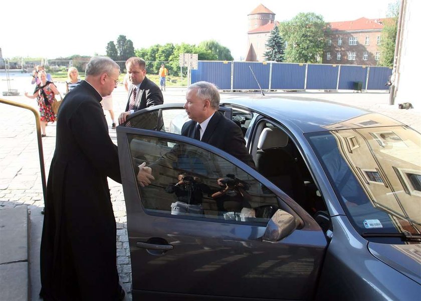 Kaczyński modlił się przy grobie ukochanego brata