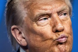 OVO SE ČEKALO! Tramp uslikan BEZ GRAMA PUDERA i svi u čudu gledaju kako ZAISTA IZGLEDA LICE američkog predsednika - ni traga neprirodnoj narandžastoj nijansi