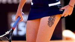 Czeska tenisistka na korcie w Rzymie eksponuje swoje tatuaże [FOTO]