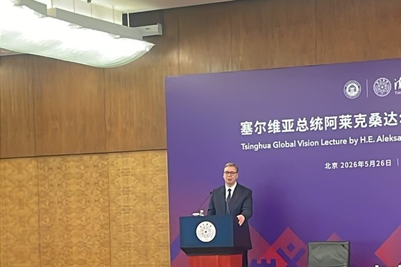 (FOTO, VIDEO) TREĆI DAN VAŽNE POSETE KINI Vučić održao govor na Univerzitetu u Pekingu: Posetio i neverovatnu vremensku kapsulu